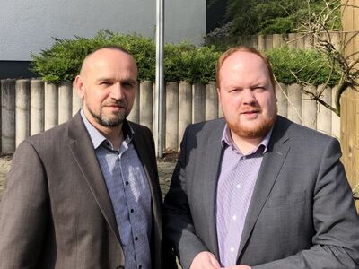 Landratskandidat Andreas Hundhausen (rechts) im Gespräch mit Axel Karger.